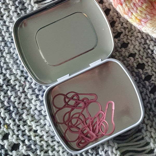 Hiya Hiya Bulb Stitch Markers and Notion Tin